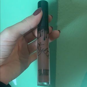 KYLIE velvet lipstick BASIC